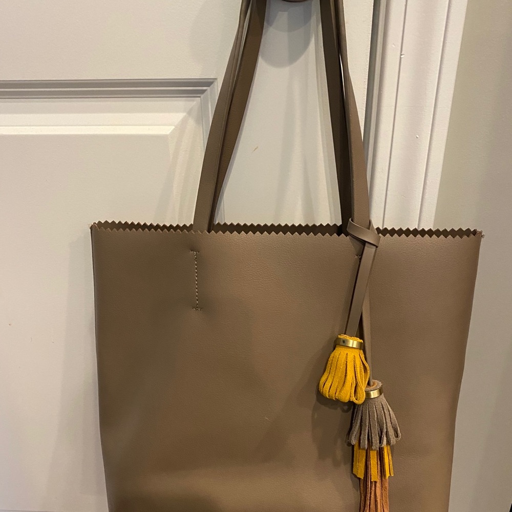 Bevellla Tote From Last Season!! View 5